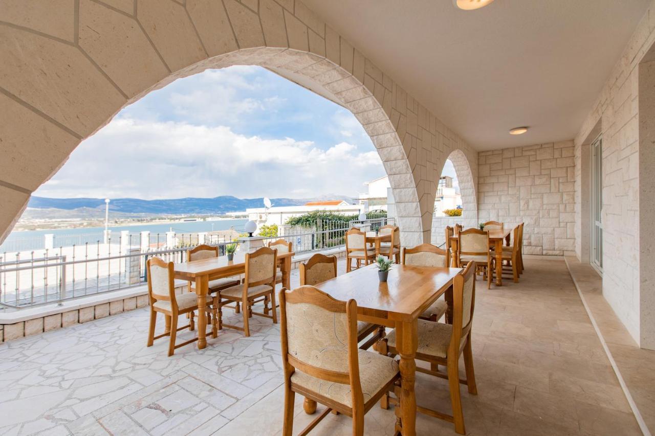Hotel Buenavista Beach House Trogir Mastrinka Bagian luar foto