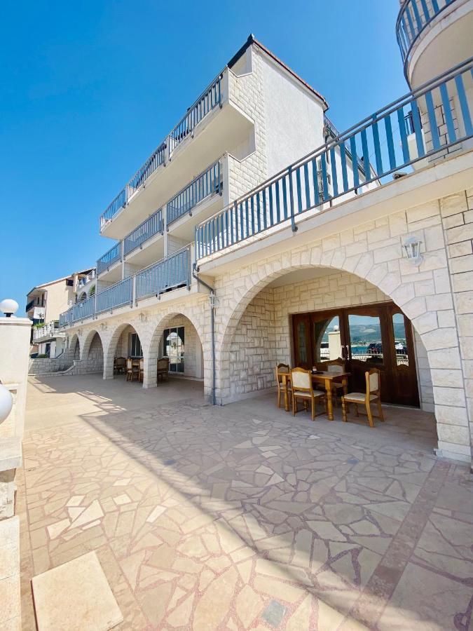 Hotel Buenavista Beach House Trogir Mastrinka Bagian luar foto