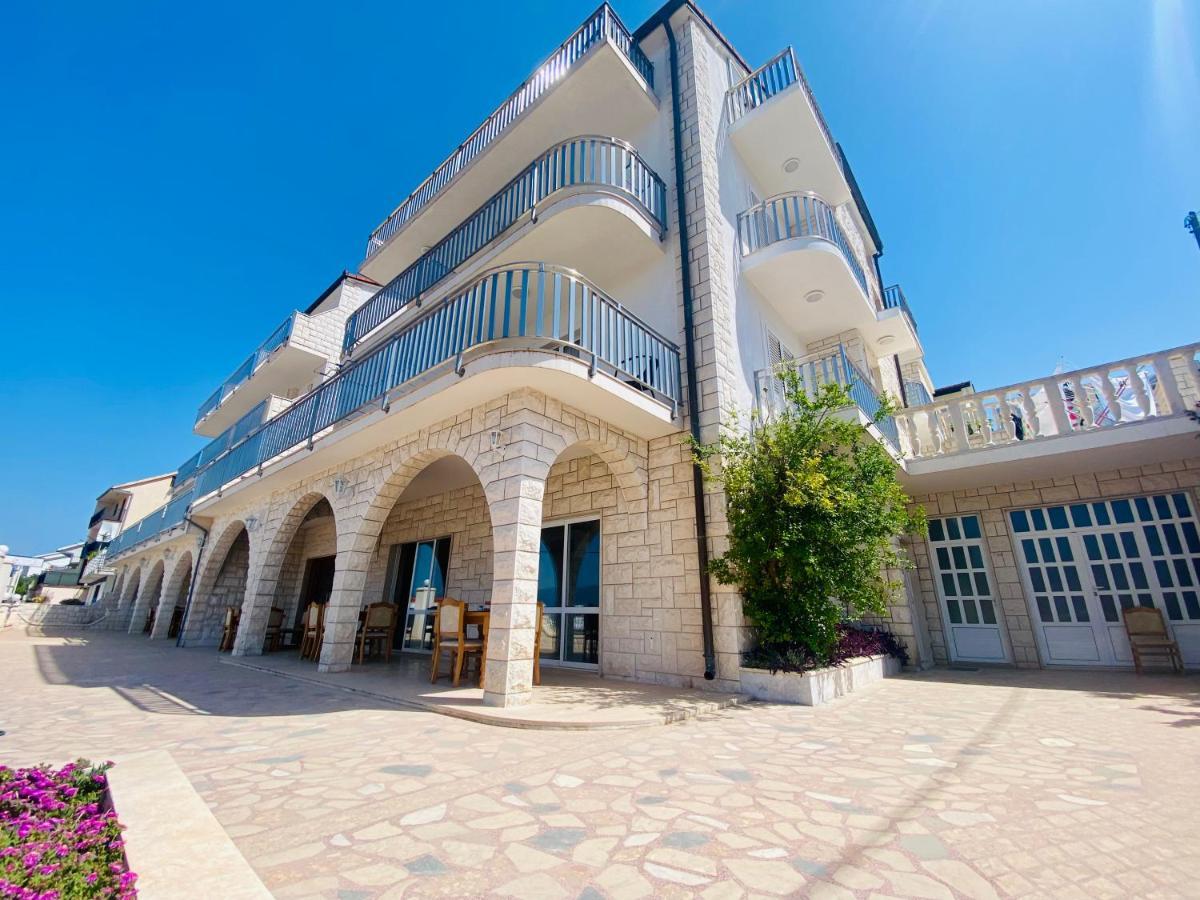 Hotel Buenavista Beach House Trogir Mastrinka Bagian luar foto