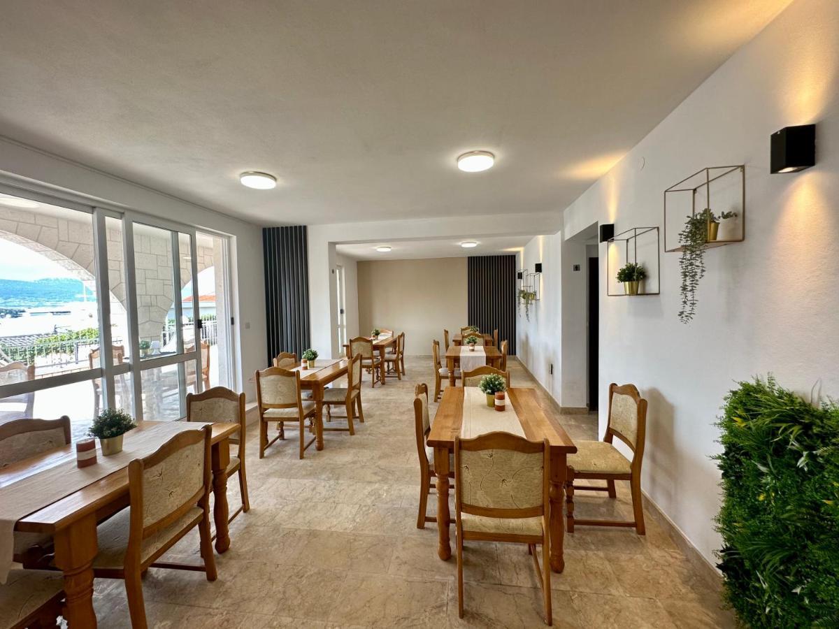 Hotel Buenavista Beach House Trogir Mastrinka Bagian luar foto